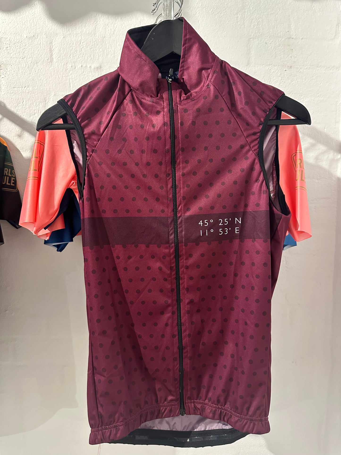PH First Vest Wine